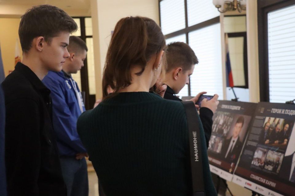 Яна Сылкина: Сегодня в Северодонецке открылась выставка "Герои и подвиги: Наши земляки - Герои России" Яна Сылкина: Сегодня в Северодонецке открылась выставка "Герои и подвиги: Наши земляки - Герои России"