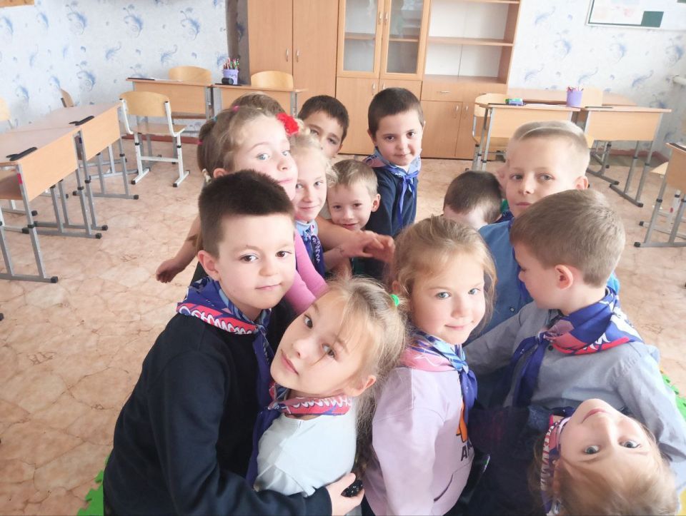 У Орлят 1 класса "Станично-Луганской средней школы имени Грекова П.М." прошло занятие в рамках трека «Орленок- Эрудит: на старте новых открытий!» У Орлят 1 класса "Станично-Луганской средней школы имени Грекова П.М." прошло занятие в рамках трека «Орленок- Эрудит: на старте новых открытий!»
