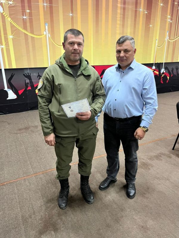 Герои нашего времени: Сотрудники ЧОП "Каре" отмечены за мужество и профессионализм в зоне СВО Герои нашего времени: Сотрудники ЧОП "Каре" отмечены за мужество и профессионализм в зоне СВО