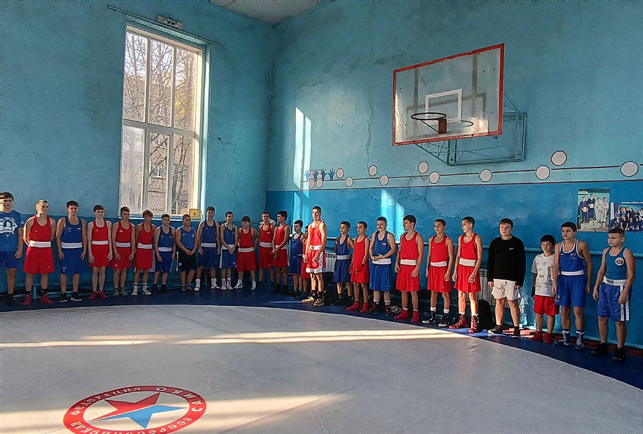 Ровеньковская земля встретила у себя гостей из других городов Республики на открытом турнире по боксу памяти Заслуженного тренера Гордиенко Ю.Я Ровеньковская земля встретила у себя гостей из других городов Республики на открытом турнире по боксу памяти Заслуженного тренера Гордиенко Ю.Я