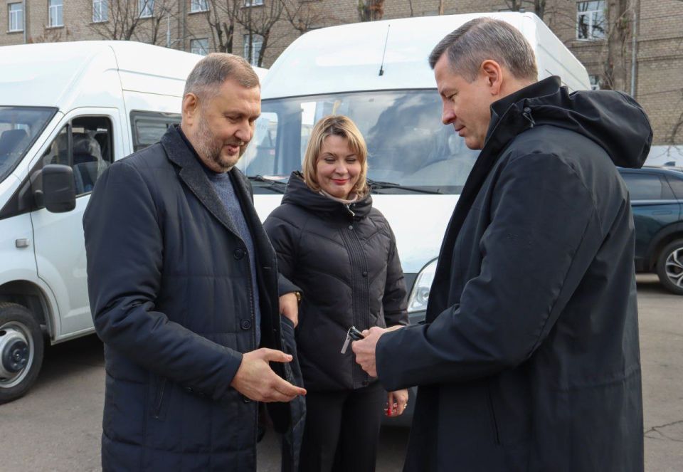Глава ЛНР: парк пассажирского автотранспорта республики пополнился 12 новыми микроавтобусами Глава ЛНР: парк пассажирского автотранспорта республики пополнился 12 новыми микроавтобусами