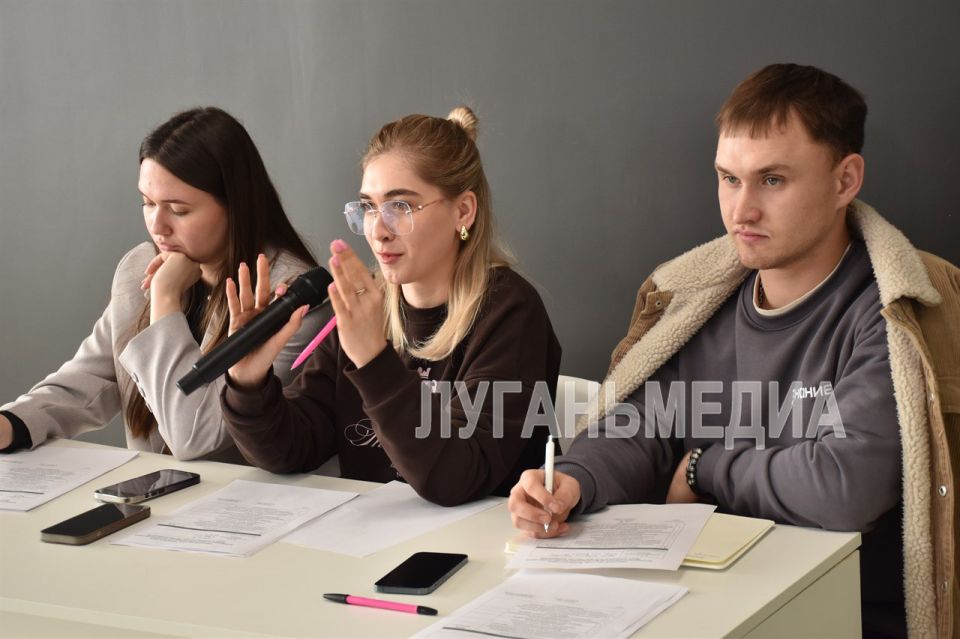 В Луганске на базе молодежного центра «Квартира» прошел конкурс профессионального мастерства среди специалистов сферы молодежной политики В Луганске на базе молодежного центра «Квартира» прошел конкурс профессионального мастерства среди специалистов сферы молодежной политики