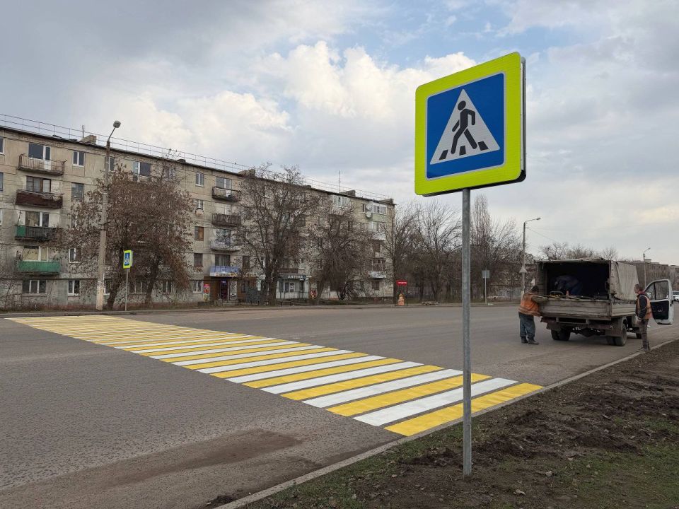 С началом рабочей недели сотрудники Муниципального унитарного предприятия «Комбинат коммунальных услуг города Первомайска» активно взялись за выполнение намеченных задач по благоустройству дорог С началом рабочей недели сотрудники Муниципального унитарного предприятия «Комбинат коммунальных услуг города Первомайска» активно взялись за выполнение намеченных задач по благоустройству дорог