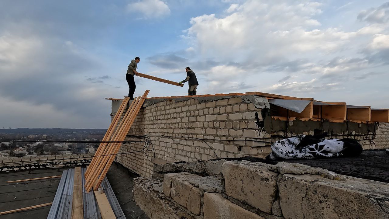 В рамках специального инфраструктурного проекта тюменские строители СК "СТИЛЛ" ведут работы по капитальному ремонту лифтового оборудования в доме № 4 на улице Чкалова В рамках специального инфраструктурного проекта тюменские строители СК "СТИЛЛ" ведут работы по капитальному ремонту лифтового оборудования в доме № 4 на улице Чкалова