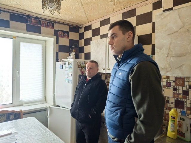Посетил дом №26 по проспекту Московский в Рубежном в рамках партийного контроля по ходу реализации народной программы партии «Единая Россия» Посетил дом №26 по проспекту Московский в Рубежном в рамках партийного контроля по ходу реализации народной программы партии «Единая Россия»