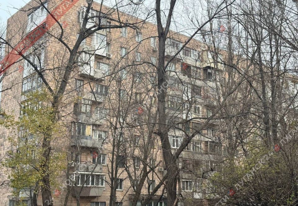Кадры с места взрыва газового балона в Луганске Кадры с места взрыва газового балона в Луганске