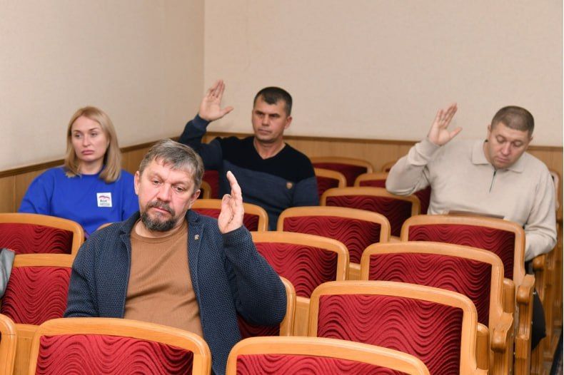 В Свердловском муниципальном округе ЛНР под председательством Виктора Земцева состоялось заседание фракции партии «Единая Россия» В Свердловском муниципальном округе ЛНР под председательством Виктора Земцева состоялось заседание фракции партии «Единая Россия»