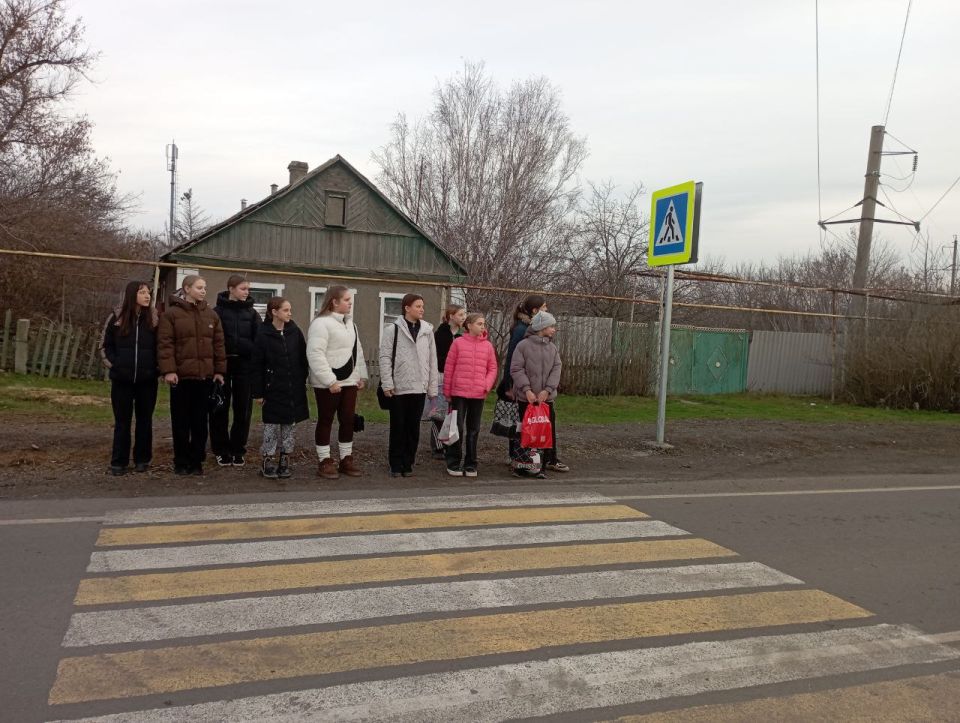 Шаг за шагом к безопасности: урок по ПДД в Новосветловской школе искусств Шаг за шагом к безопасности: урок по ПДД в Новосветловской школе искусств