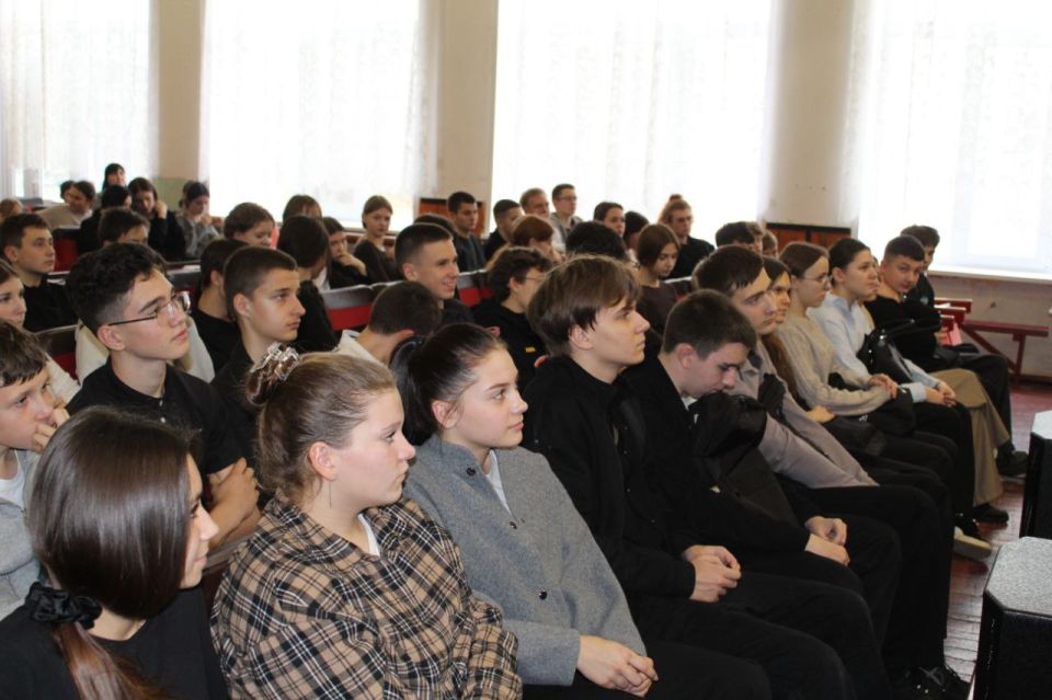 Юлия Кожухарь: Сегодня состоялся открытый диалог с учениками Новопсковской средней школы Юлия Кожухарь: Сегодня состоялся открытый диалог с учениками Новопсковской средней школы