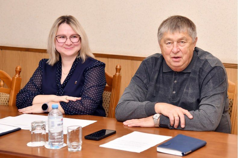 В Свердловском муниципальном округе ЛНР под председательством Виктора Земцева состоялось заседание фракции партии «Единая Россия» В Свердловском муниципальном округе ЛНР под председательством Виктора Земцева состоялось заседание фракции партии «Единая Россия»