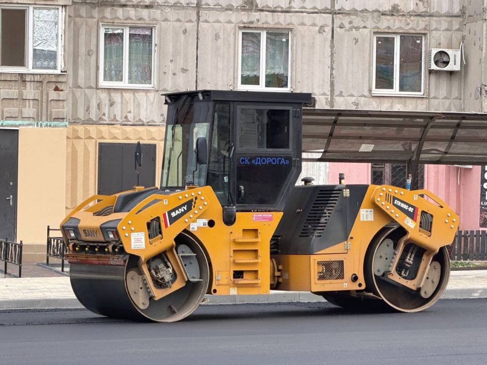 Сергей Колягин: Подрядная организация днем и ночью трудится над созданием комфортного пространства для горожан и гостей города, ожидающих транспорт на первомайском «Манеже» Сергей Колягин: Подрядная организация днем и ночью трудится над созданием комфортного пространства для горожан и гостей города, ожидающих транспорт на первомайском «Манеже»