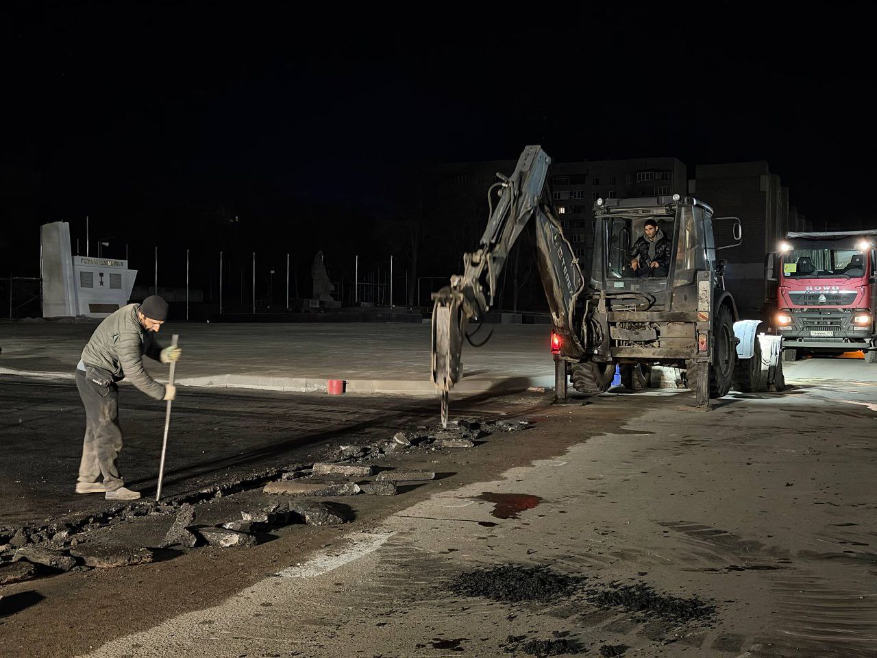 Сергей Колягин: После того, как специалисты подрядной организации завершили укладку верхнего слоя асфальтобетона на «Манеже», аналогичный вид работ и также за счет средств из муниципального бюджета был выполнен на... Сергей Колягин: После того, как специалисты подрядной организации завершили укладку верхнего слоя асфальтобетона на «Манеже», аналогичный вид работ и также за счет средств из муниципального бюджета был выполнен на...