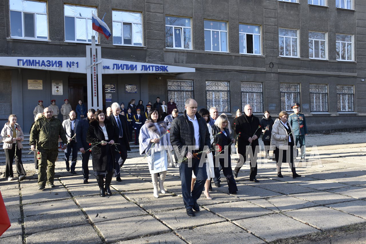 Музею боевой и трудовой славы Краснолучской гимназии № 1 – полвека Музею боевой и трудовой славы Краснолучской гимназии № 1 – полвека