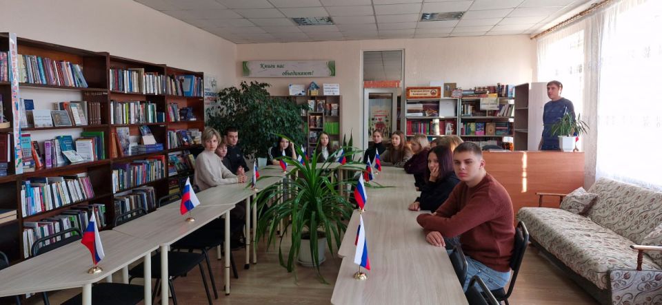 В Славяносербской центральной библиотеке состоялся Литературный час «Поэт Невского проспекта» В Славяносербской центральной библиотеке состоялся Литературный час «Поэт Невского проспекта»