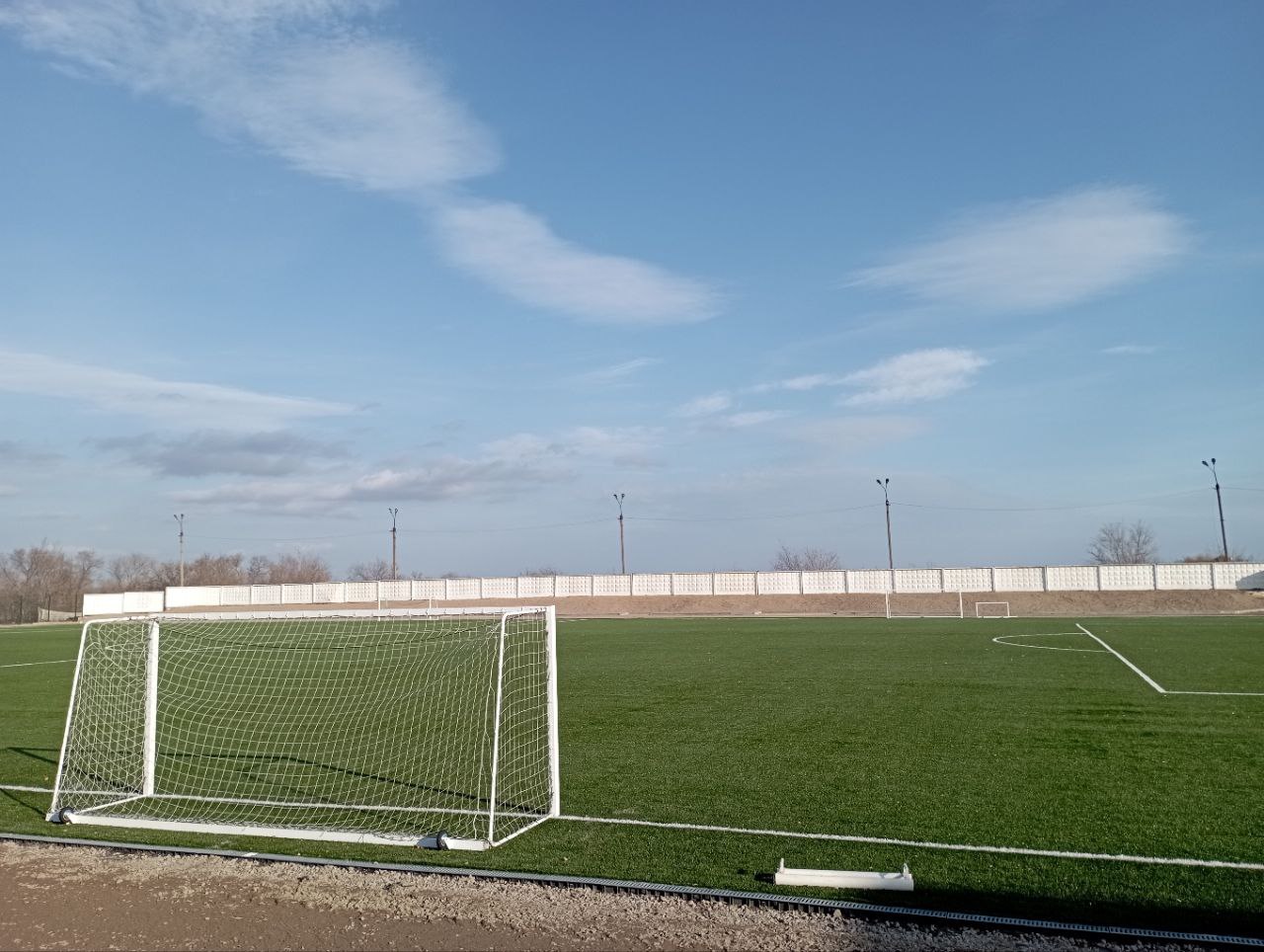 Завершается реконструкция стадиона в поселке Юбилейное Завершается реконструкция стадиона в поселке Юбилейное