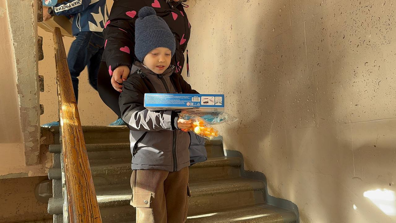 «Коробка храбрости» приехала к юным пациентам Луганской многопрофильной больницы №3 «Коробка храбрости» приехала к юным пациентам Луганской многопрофильной больницы №3