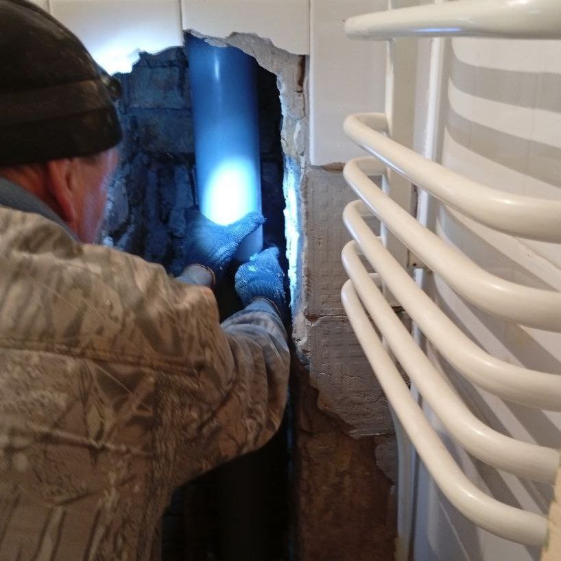 Сотрудники Краснодонского филиала Единой управляющей компании продолжают активно работать над улучшением жилого фонда на территории обслуживания Сотрудники Краснодонского филиала Единой управляющей компании продолжают активно работать над улучшением жилого фонда на территории обслуживания