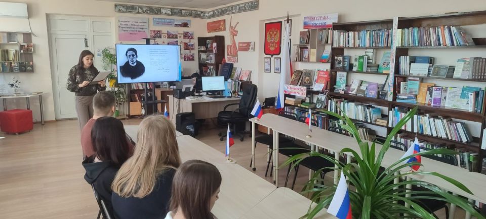 В Славяносербской центральной библиотеке состоялся Литературный час «Поэт Невского проспекта» В Славяносербской центральной библиотеке состоялся Литературный час «Поэт Невского проспекта»