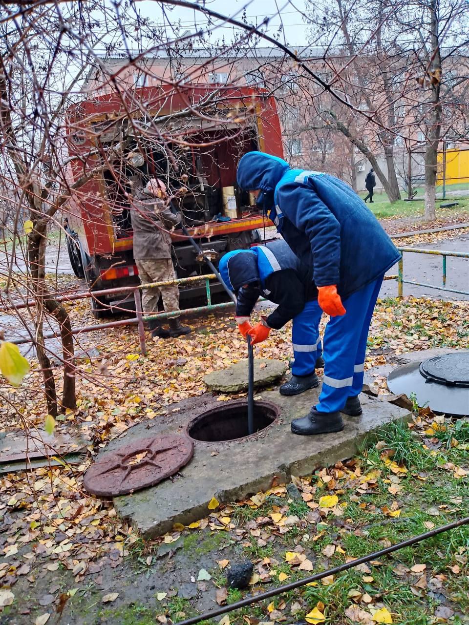 Аварийная бригада областного водоканала восстановила работу канализации в Лутугинском муниципальном округе Аварийная бригада областного водоканала восстановила работу канализации в Лутугинском муниципальном округе