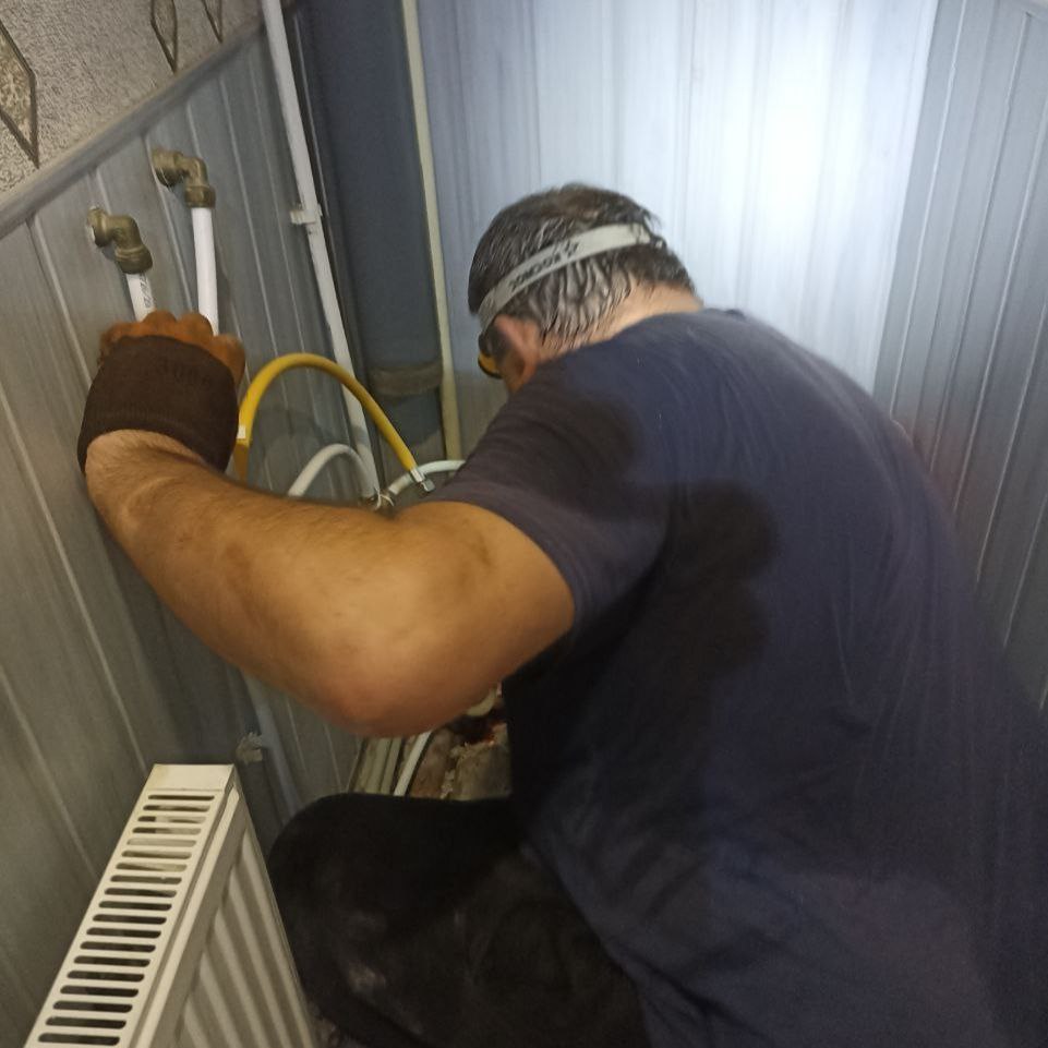 Сотрудники Краснодонского филиала Единой управляющей компании продолжают активно работать над улучшением жилого фонда на территории обслуживания Сотрудники Краснодонского филиала Единой управляющей компании продолжают активно работать над улучшением жилого фонда на территории обслуживания