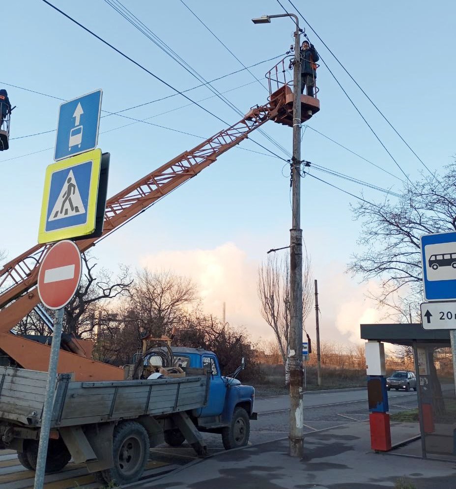 Коммунальные службы проводят работы на территории города Коммунальные службы проводят работы на территории города