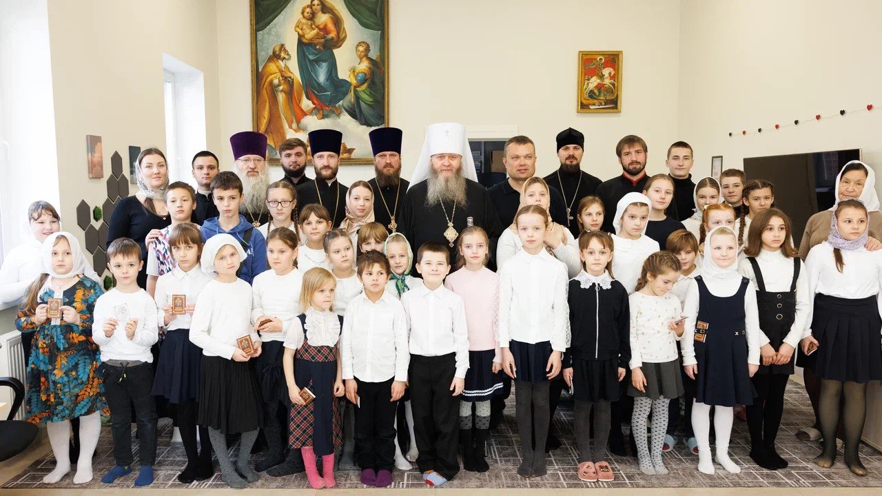 В городе Александровске на территории Свято-Вознесенского храма состоялась акция «Сад памяти» с участием митрополита Луганского и Алчевского Пантелеимона В городе Александровске на территории Свято-Вознесенского храма состоялась акция «Сад памяти» с участием митрополита Луганского и Алчевского Пантелеимона