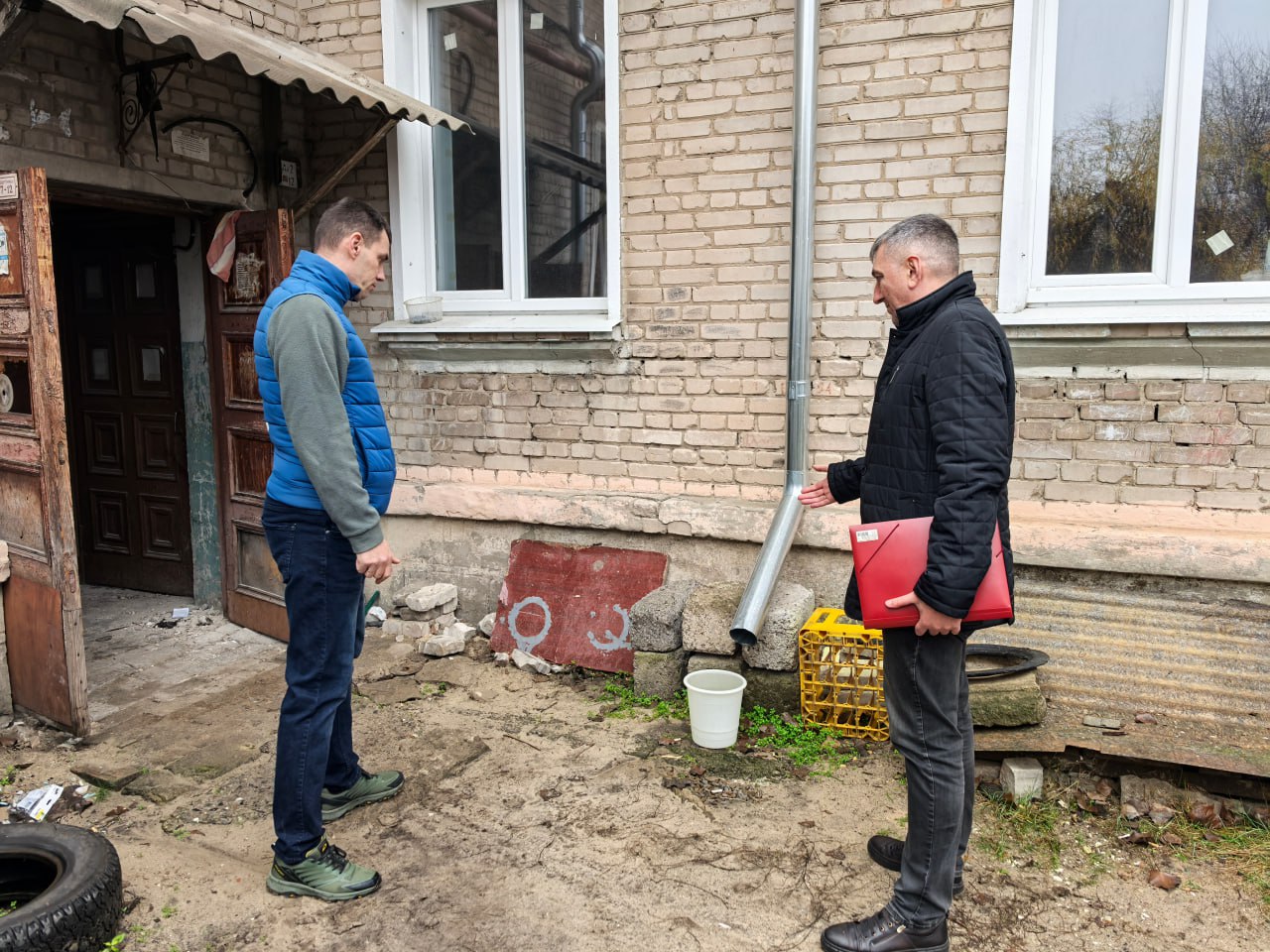 «Единая Россия» продолжает помогать жителям Рубежного в решении проблем с восстановлением жилья «Единая Россия» продолжает помогать жителям Рубежного в решении проблем с восстановлением жилья