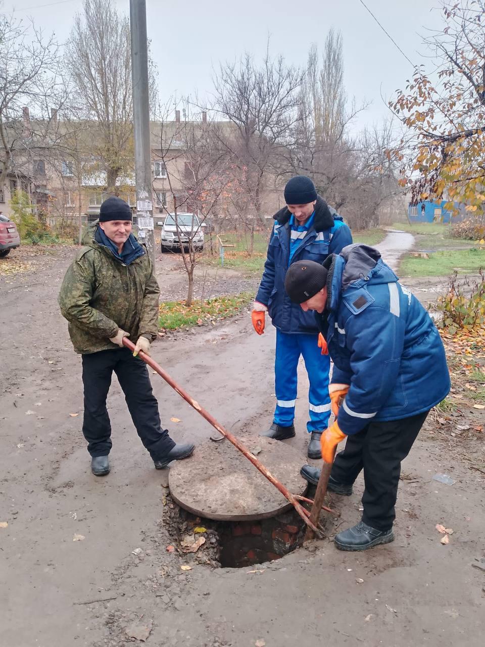 Аварийная бригада областного водоканала восстановила работу канализации в Лутугинском муниципальном округе Аварийная бригада областного водоканала восстановила работу канализации в Лутугинском муниципальном округе