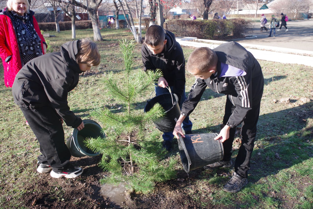 Сергей Крамаренко: Благодаря деятельности автономной некоммерческой организации «Сад памяти» уже второй год подряд в новых субъектах Российской Федерации реализуются экологические гуманитарные программы Сергей Крамаренко: Благодаря деятельности автономной некоммерческой организации «Сад памяти» уже второй год подряд в новых субъектах Российской Федерации реализуются экологические гуманитарные программы