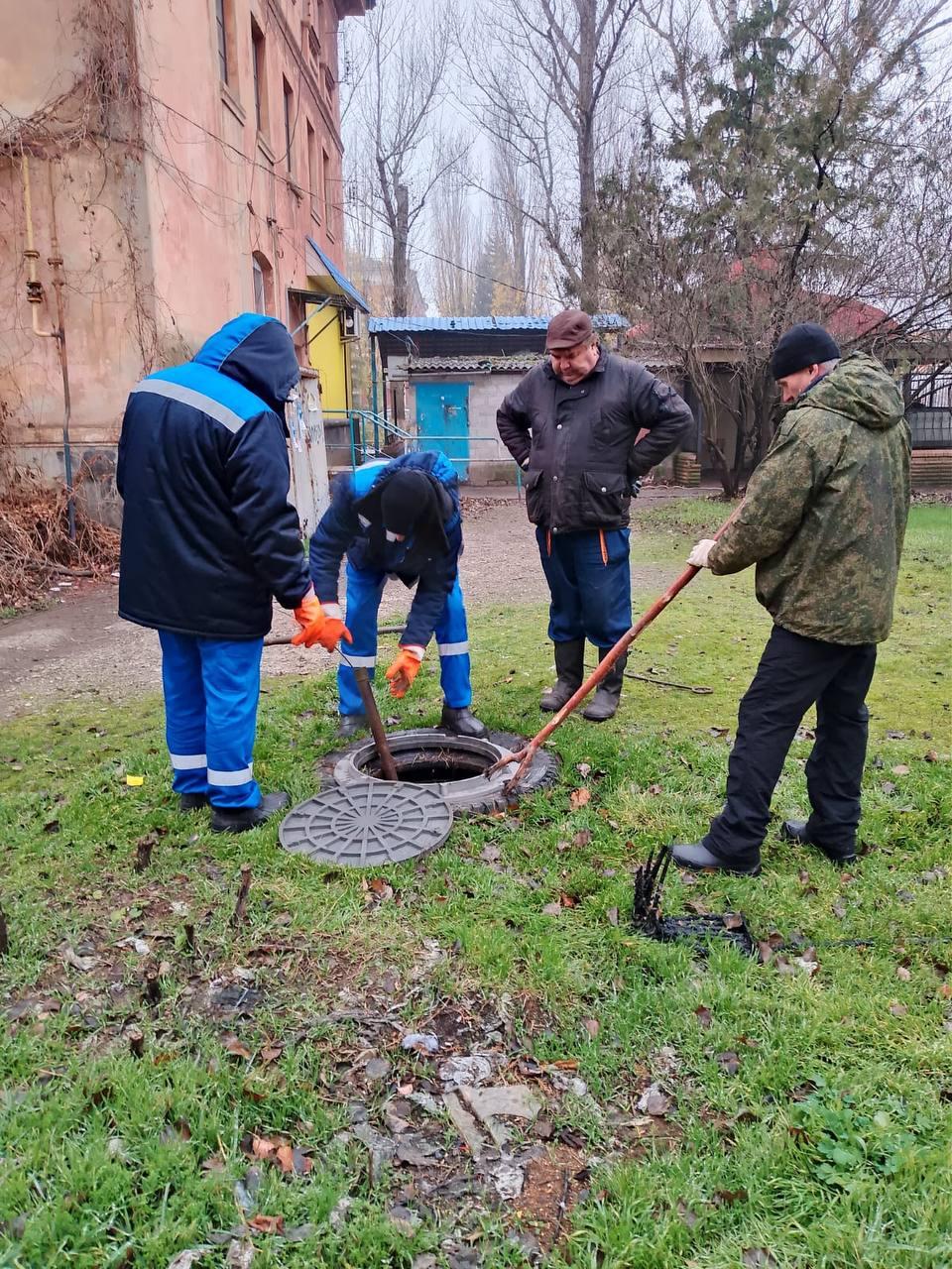 Аварийная бригада областного водоканала восстановила работу канализации в Лутугинском муниципальном округе Аварийная бригада областного водоканала восстановила работу канализации в Лутугинском муниципальном округе