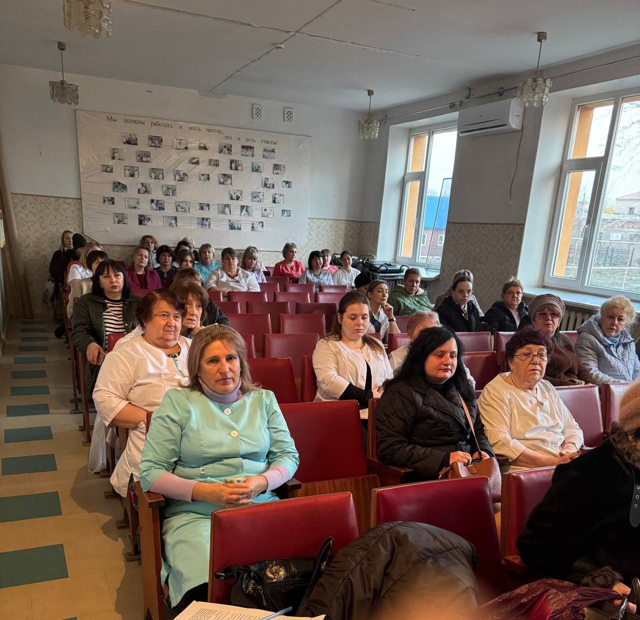 Сотрудники ОГИБДД ОМВД России «Свердловский» посетили ГБУЗ «Свердловская городская детская больница» Сотрудники ОГИБДД ОМВД России «Свердловский» посетили ГБУЗ «Свердловская городская детская больница»