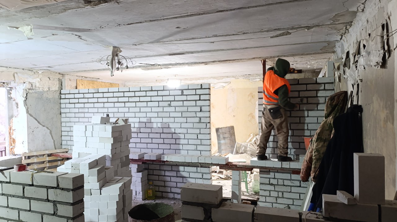 По народной программе продолжается восстановление многоквартирного дома в городе Золотое-5 По народной программе продолжается восстановление многоквартирного дома в городе Золотое-5