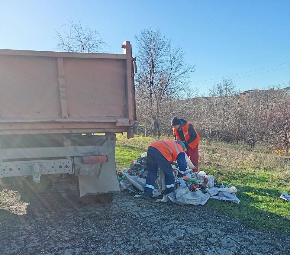 Коммунальные службы проводят работы на территории города Коммунальные службы проводят работы на территории города