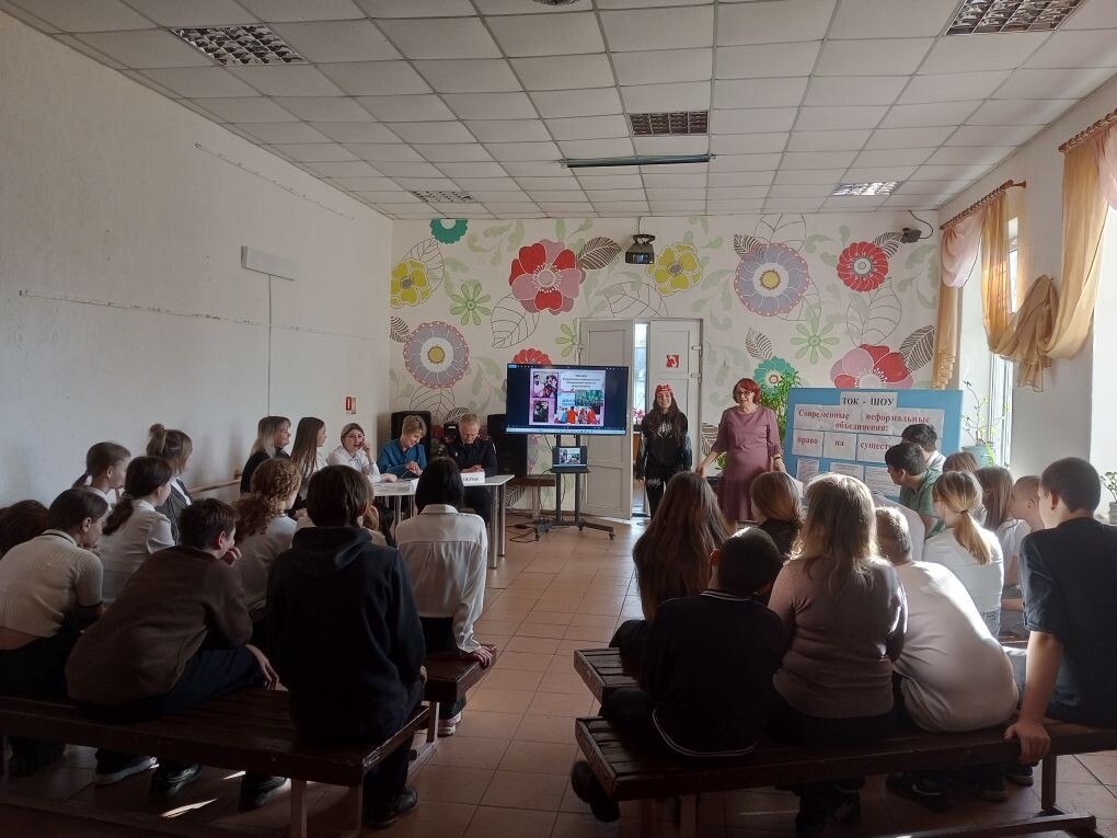 Сегодня в Пролетарском Доме культуры совместно с ГБОУ ЛНР «Пролетарский УВК им. О. В. Кошевого» прошло ток- шоу «Современные неформальные объединения: право на существование» Сегодня в Пролетарском Доме культуры совместно с ГБОУ ЛНР «Пролетарский УВК им. О. В. Кошевого» прошло ток- шоу «Современные неформальные объединения: право на существование»