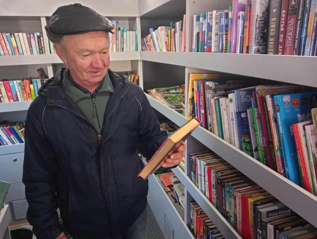 Тепло материнского сердца: состоялся очередной выезд библиобуса по территории Краснодонщины Тепло материнского сердца: состоялся очередной выезд библиобуса по территории Краснодонщины