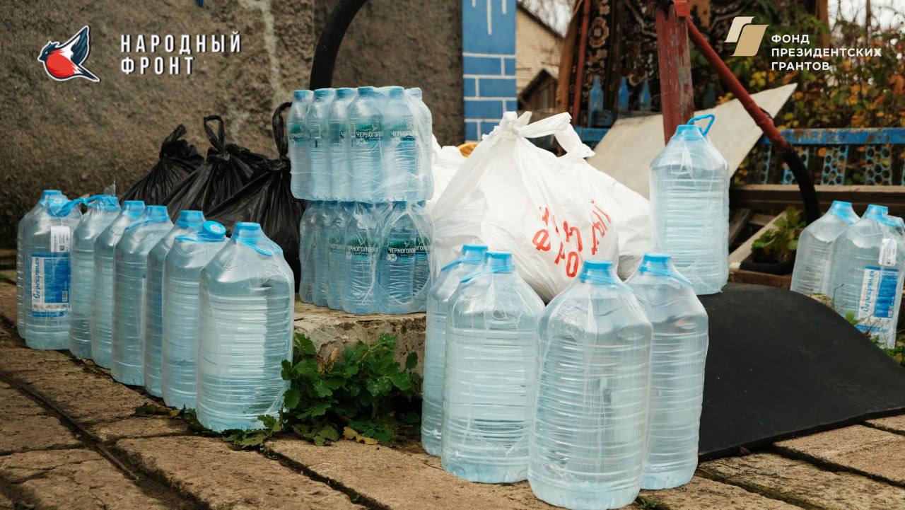 Молодёжка НФ совместно с РИК НФ ЛНР привезли воду в Красный Луч