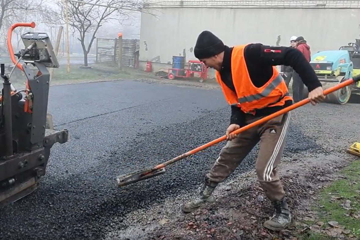В Свердловске завершился ремонт важного участка дороги В Свердловске завершился ремонт важного участка дороги