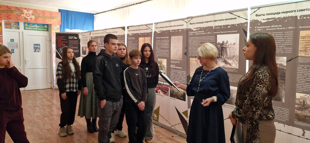 В Славяносербской центральной библиотеке состоялась презентация выставки «Без срока давности» В Славяносербской центральной библиотеке состоялась презентация выставки «Без срока давности»