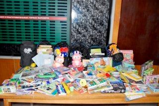 В Красном Луче «Коробка храбрости» пополнилась новыми игрушками В Красном Луче «Коробка храбрости» пополнилась новыми игрушками