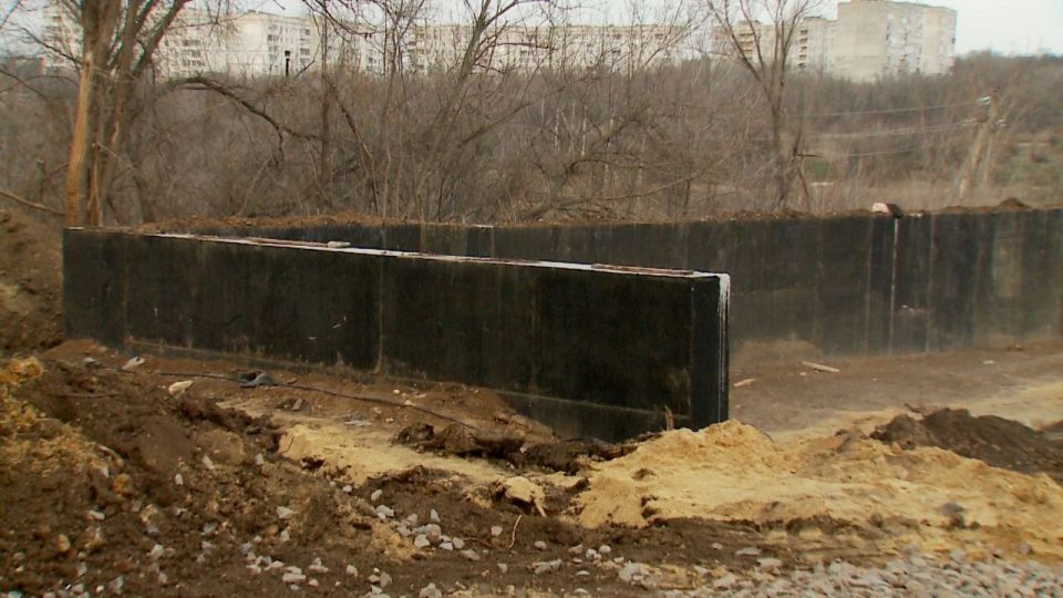 На территории Краснодонской центральной городской многопрофильной больницы продолжается строительство патологоанатомического отделения На территории Краснодонской центральной городской многопрофильной больницы продолжается строительство патологоанатомического отделения