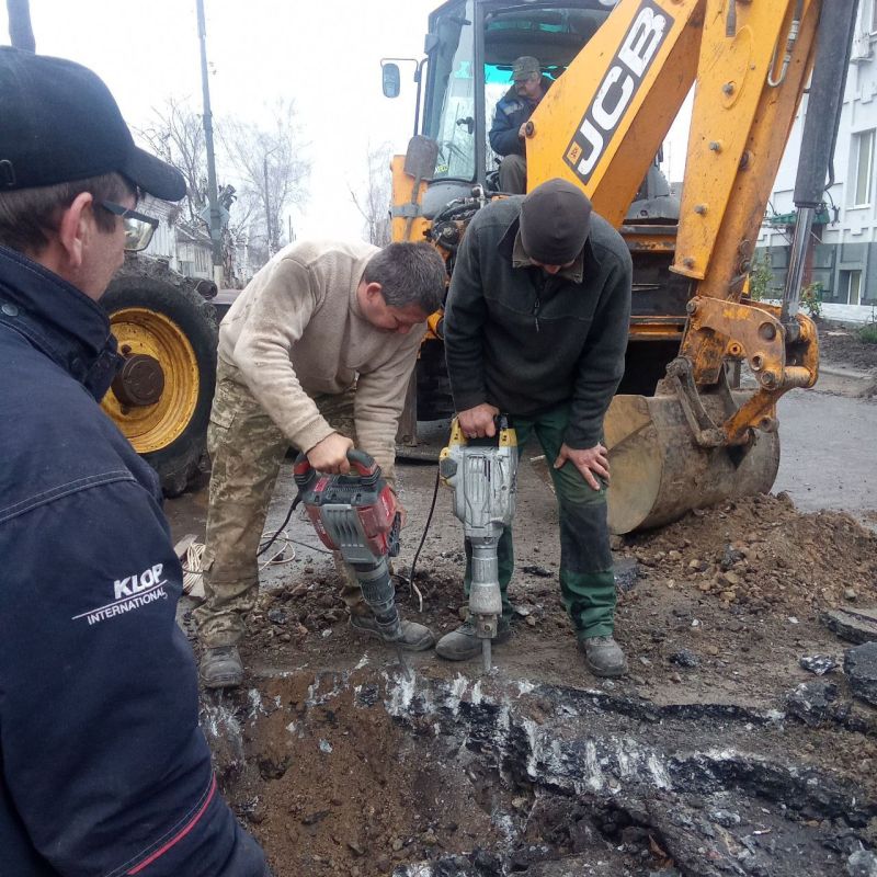 МБУ Центр "Благоустройство" проводит работы на сетях водоотведения и водоснабжения МБУ Центр "Благоустройство" проводит работы на сетях водоотведения и водоснабжения