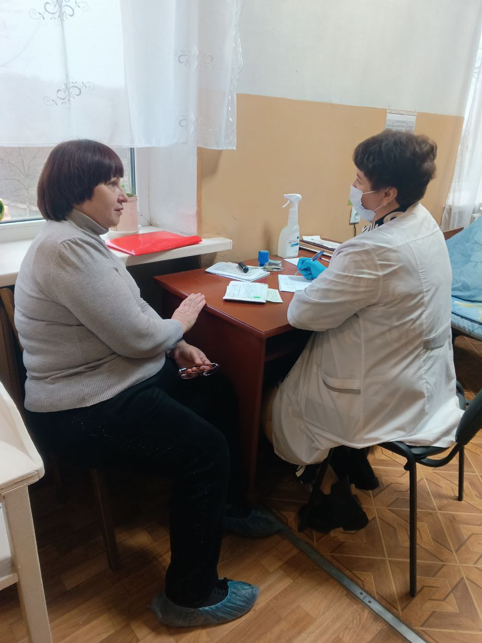 В пгт. Михайловка прошёл выездной приём мобильной бригады врачей Перевальской больницы! В пгт. Михайловка прошёл выездной приём мобильной бригады врачей Перевальской больницы!