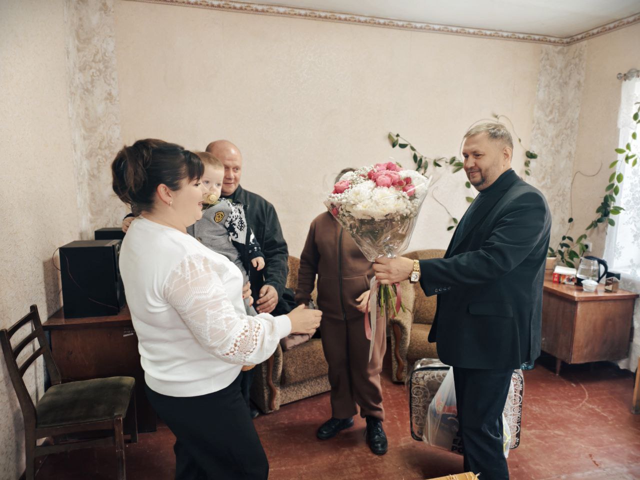 Евгений Бондарь: Встретился с дружной многодетной семьей Оджиковских из села Ореховка Евгений Бондарь: Встретился с дружной многодетной семьей Оджиковских из села Ореховка