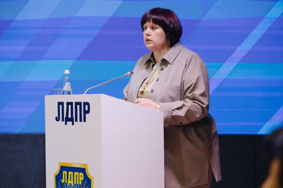 Галина Дуброва: Материнство и карьера: ЛДПР предлагает решение дилеммы Галина Дуброва: Материнство и карьера: ЛДПР предлагает решение дилеммы