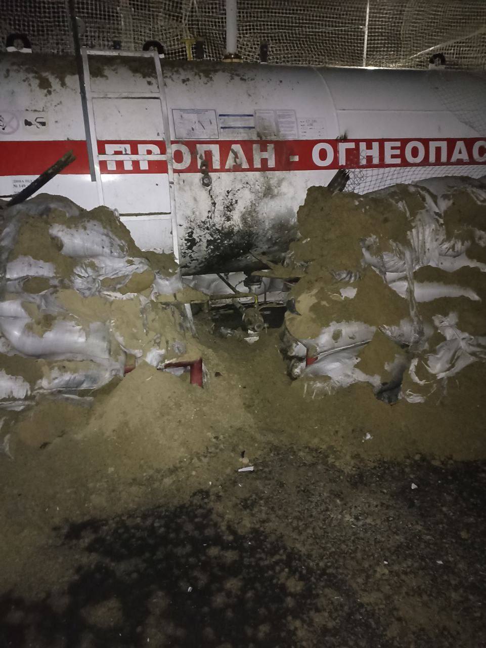 Вражеский БПЛА атаковал одну из АЗС в Новоайдаре Вражеский БПЛА атаковал одну из АЗС в Новоайдаре