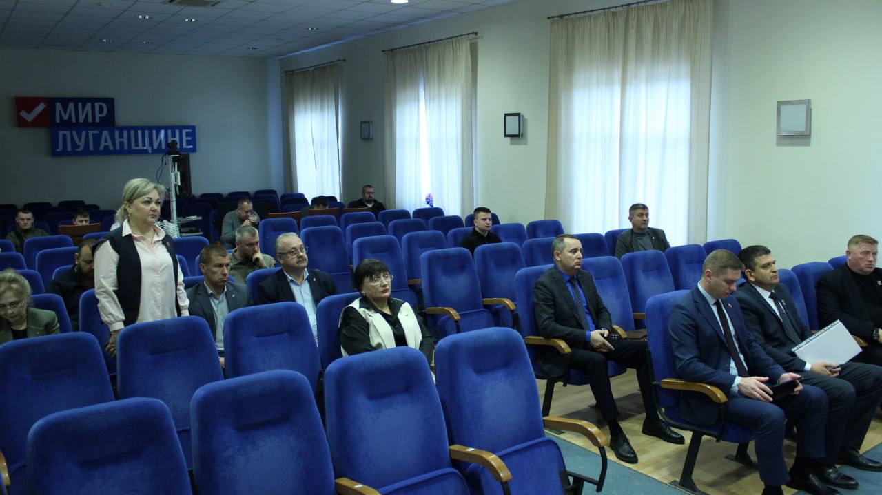 Андрей Губарев: Принял участие в рабочем совещании, посвящённом обновлению образовательных учреждений Луганской Народной Республики Андрей Губарев: Принял участие в рабочем совещании, посвящённом обновлению образовательных учреждений Луганской Народной Республики