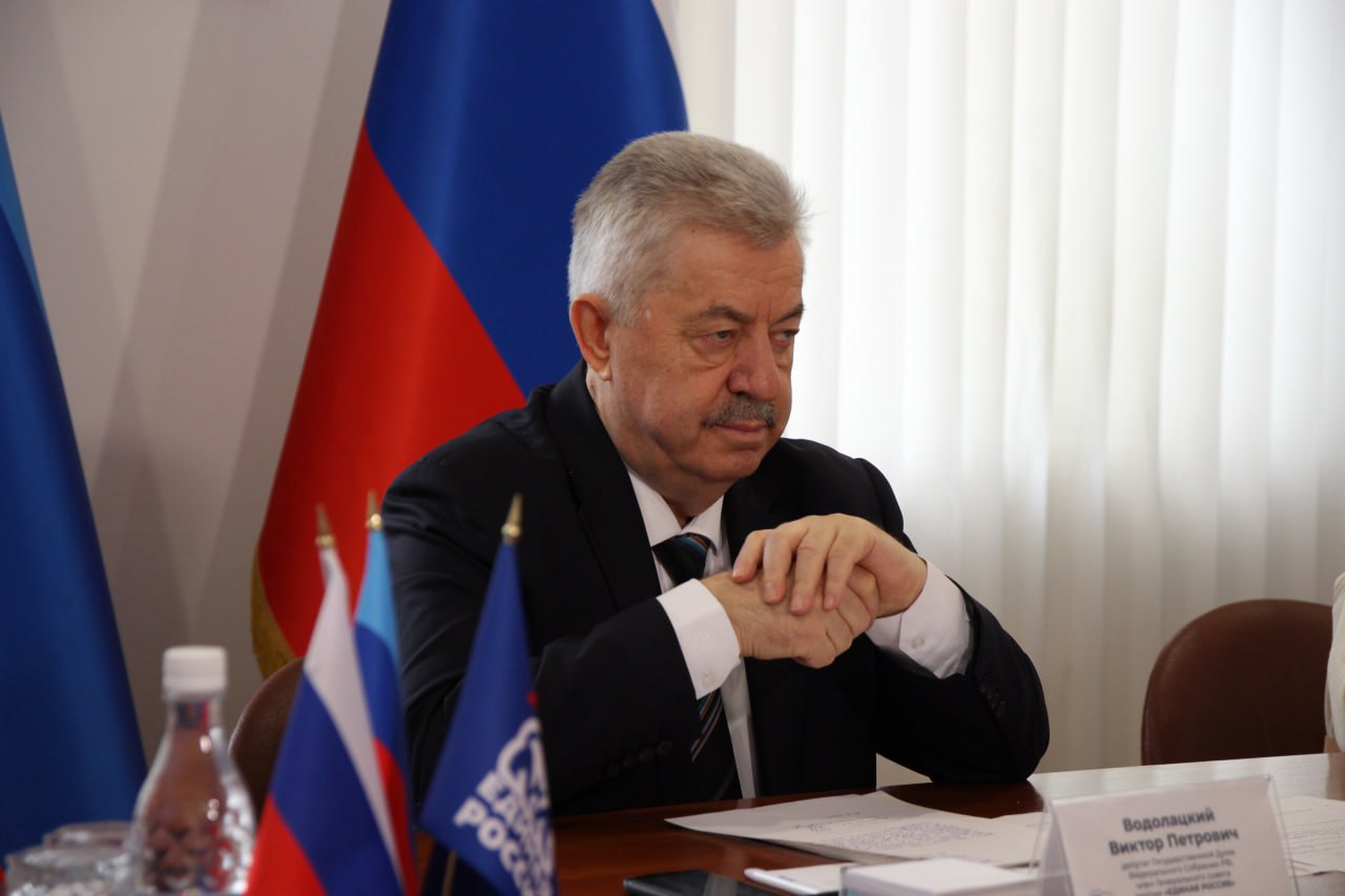 Депутат Госдумы Виктор Водолацкий провел прием граждан по личным вопросам в Луганске Депутат Госдумы Виктор Водолацкий провел прием граждан по личным вопросам в Луганске