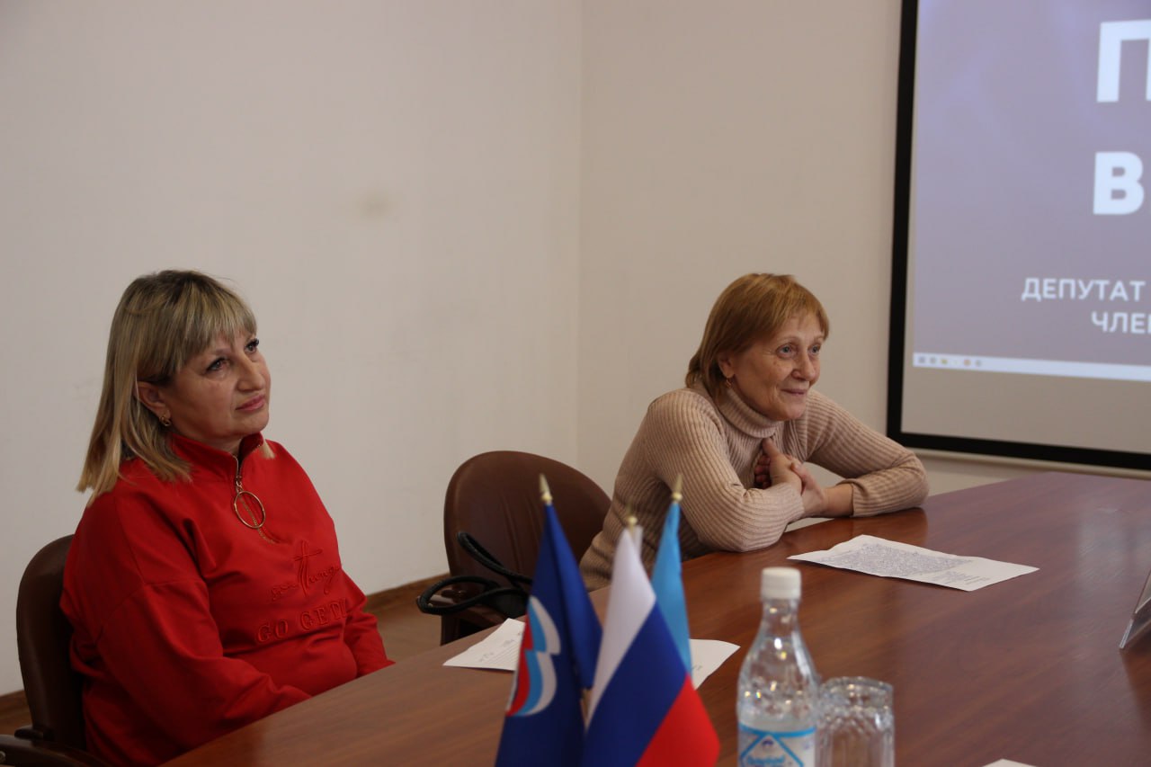 Депутат Госдумы Виктор Водолацкий провел прием граждан по личным вопросам в Луганске Депутат Госдумы Виктор Водолацкий провел прием граждан по личным вопросам в Луганске