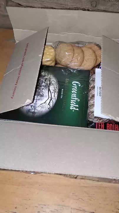 Украинские волонтеры отправляют на фронт боевикам листовки с призывами сдаваться