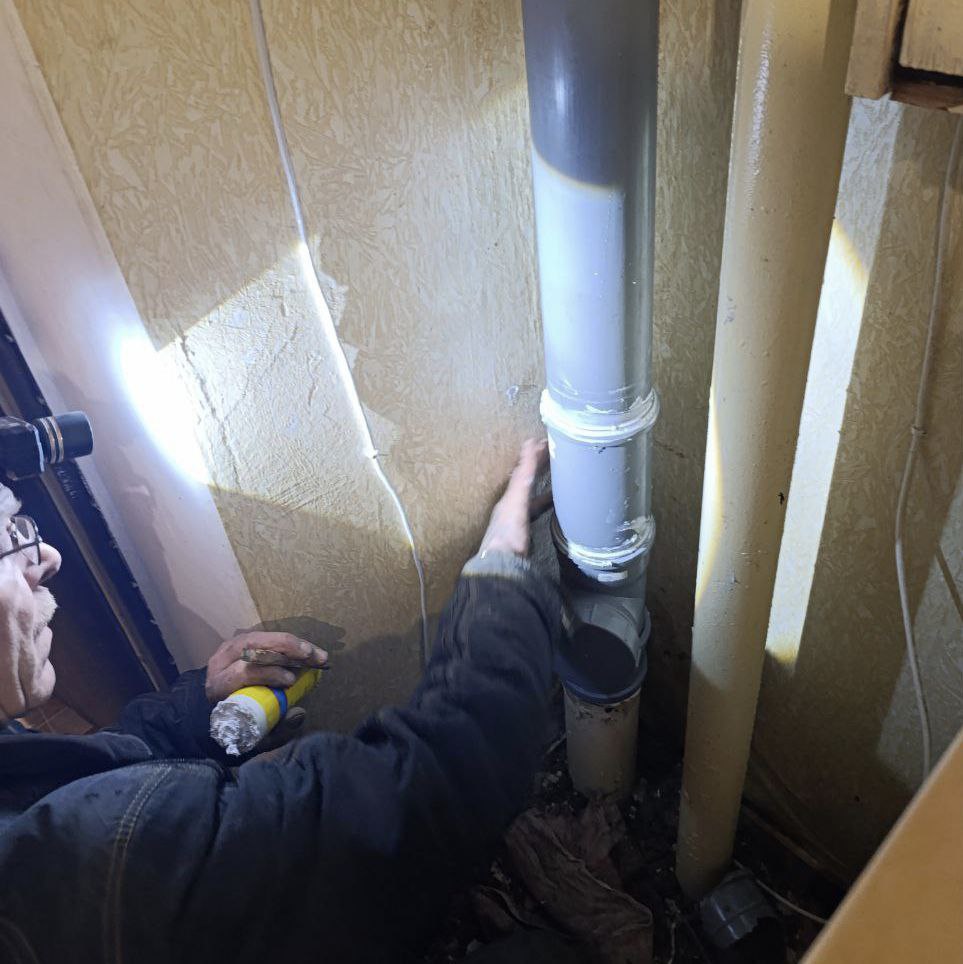 Управляющая компания активно занимается прочисткой и заменой участков ливневой канализации Управляющая компания активно занимается прочисткой и заменой участков ливневой канализации